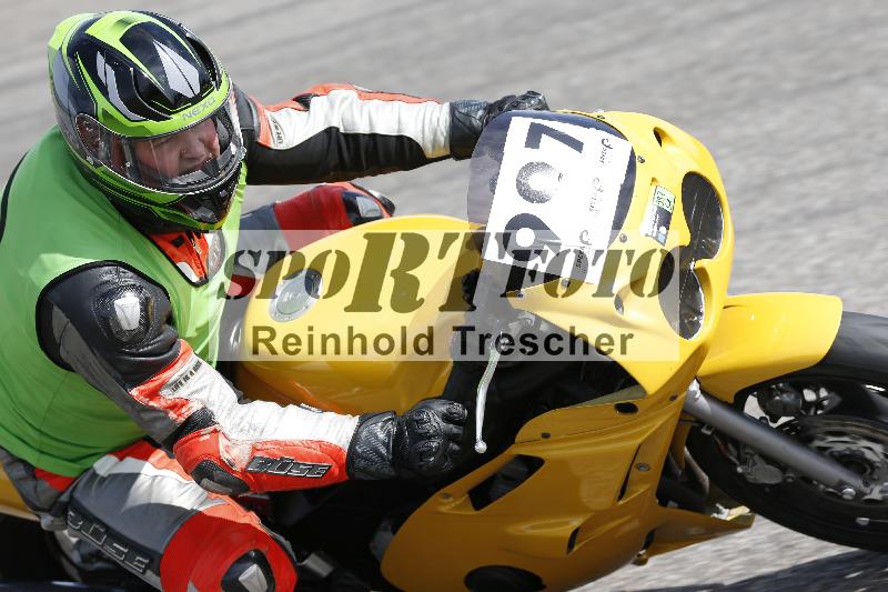 /Archiv-2025/07 19.04.2025 Speer Racing ADR/Instruktorentraining/997